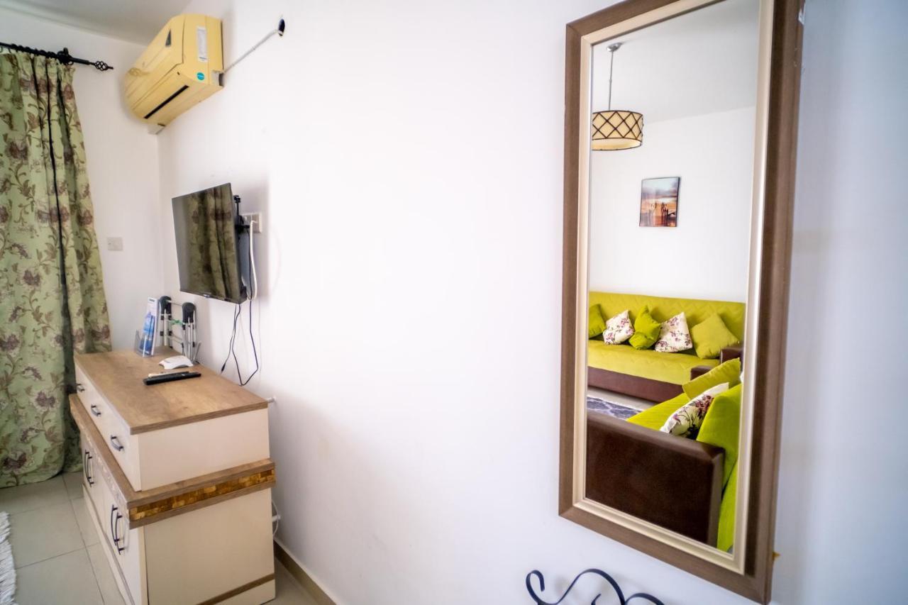 Spacious Three-Bedroom Apartment With Sea View A3 Kyrenia  Eksteriør billede