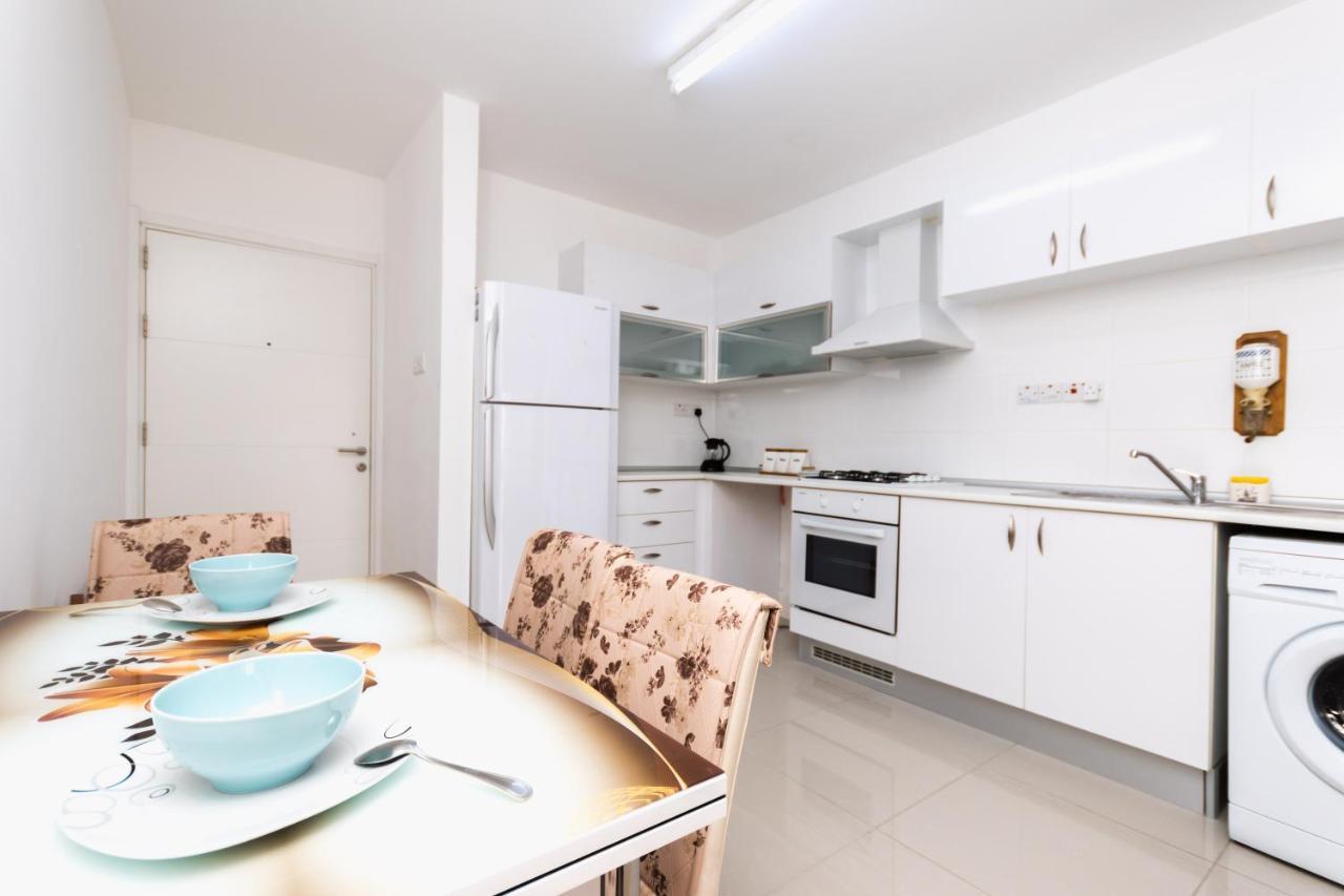 Spacious Three-Bedroom Apartment With Sea View A3 Kyrenia  Eksteriør billede